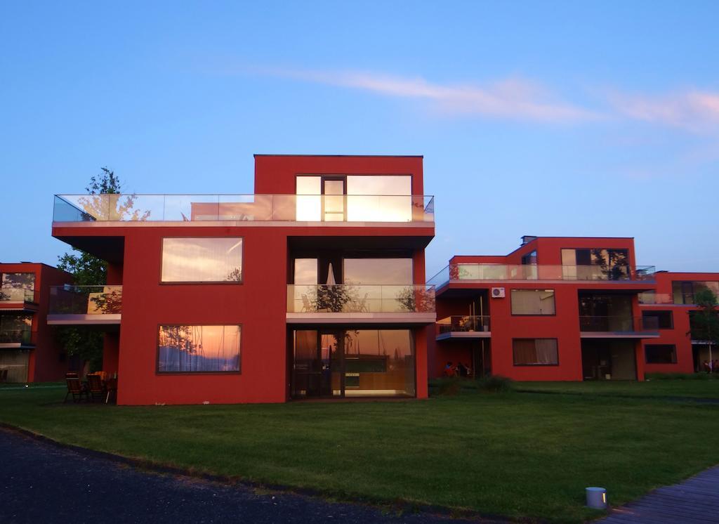 Bl Bavaria Yachtclub & Apartments Balatonlelle Eksteriør billede