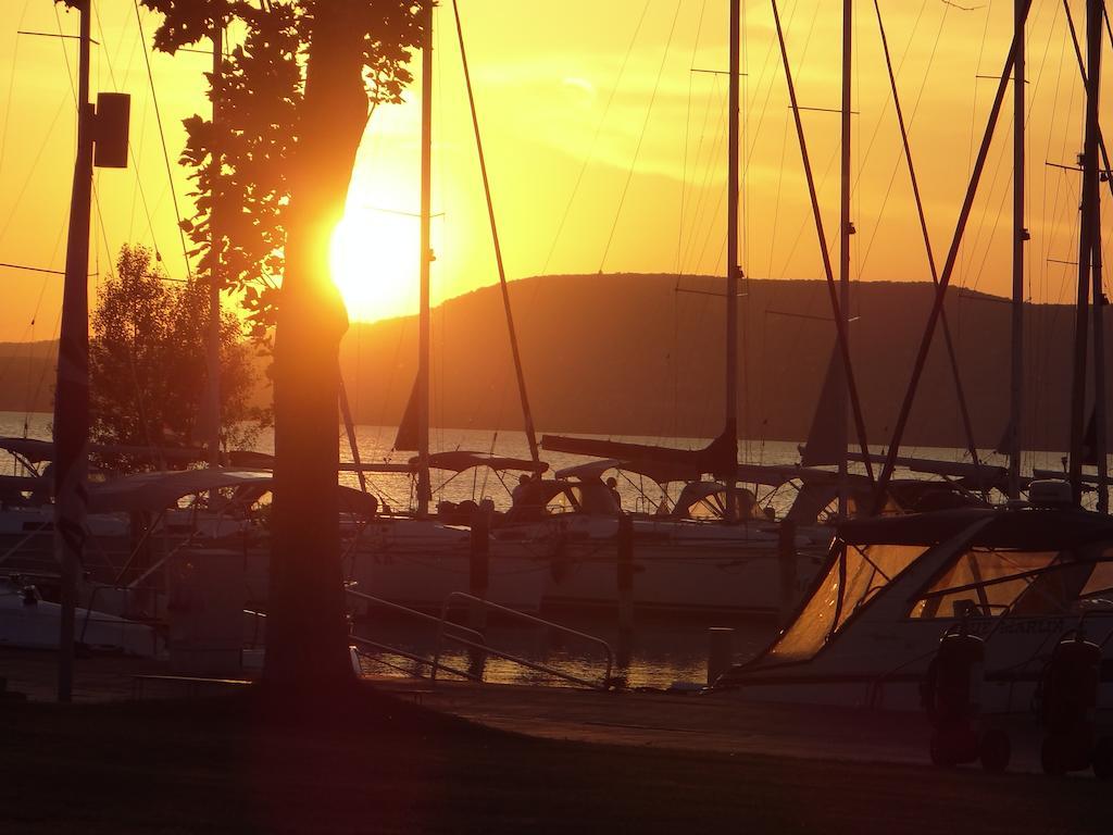 Bl Bavaria Yachtclub & Apartments Balatonlelle Eksteriør billede