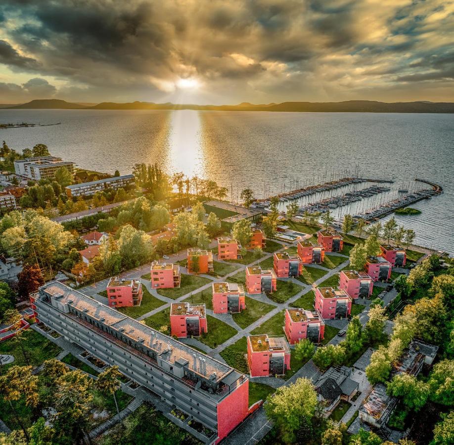 Bl Bavaria Yachtclub & Apartments Balatonlelle Eksteriør billede