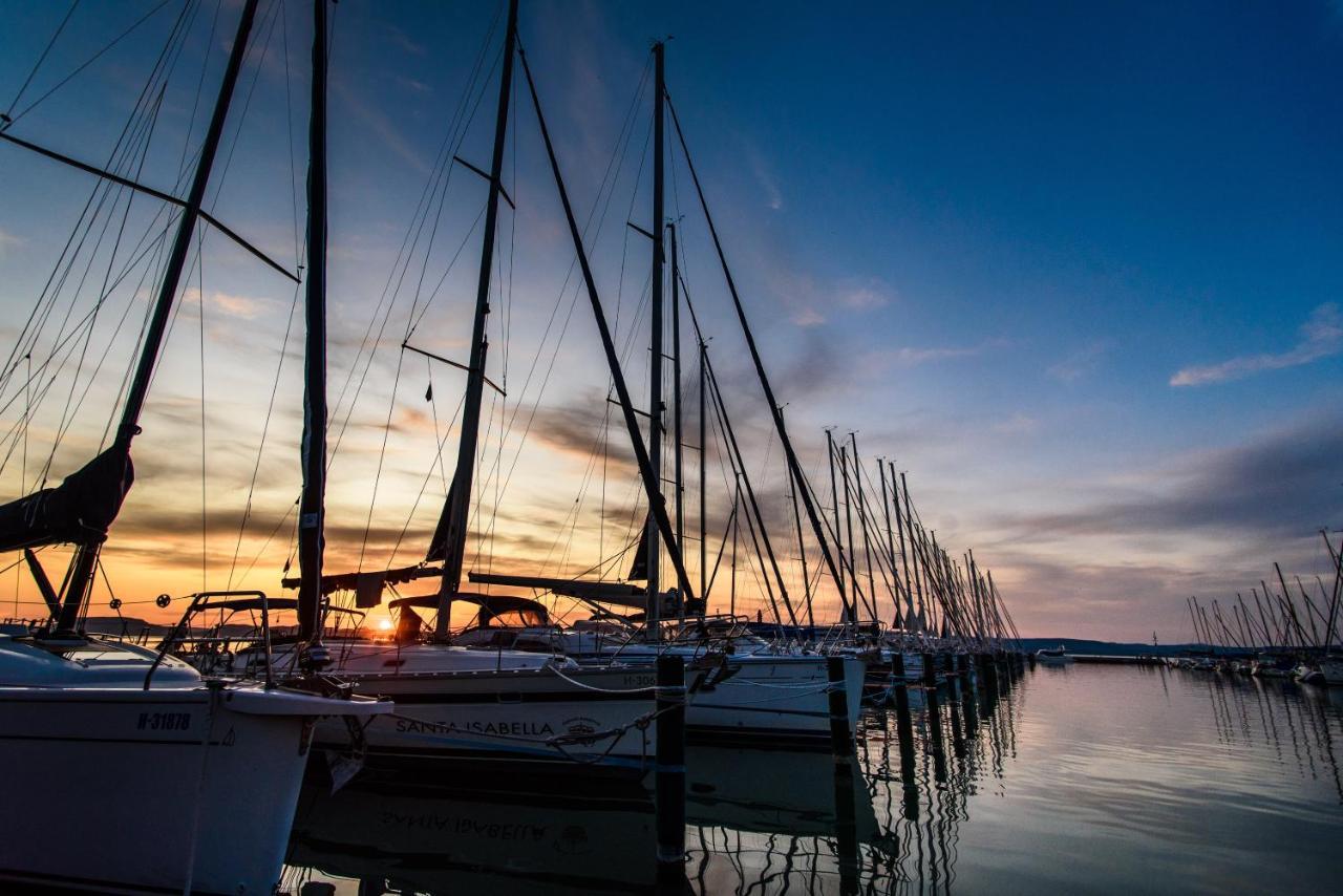 Bl Bavaria Yachtclub & Apartments Balatonlelle Eksteriør billede