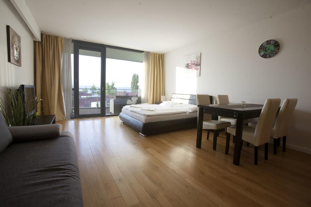 Bl Bavaria Yachtclub & Apartments Balatonlelle Værelse billede