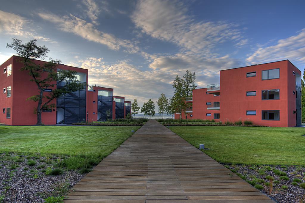 Bl Bavaria Yachtclub & Apartments Balatonlelle Eksteriør billede