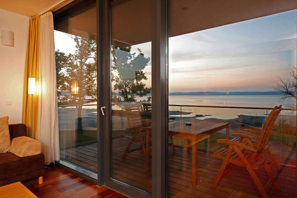 Bl Bavaria Yachtclub & Apartments Balatonlelle Værelse billede