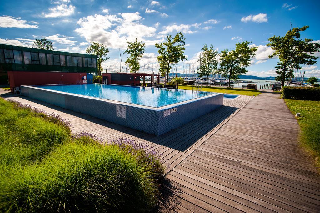 Bl Bavaria Yachtclub & Apartments Balatonlelle Eksteriør billede
