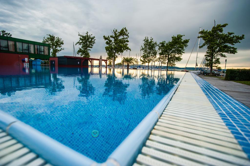 Bl Bavaria Yachtclub & Apartments Balatonlelle Eksteriør billede